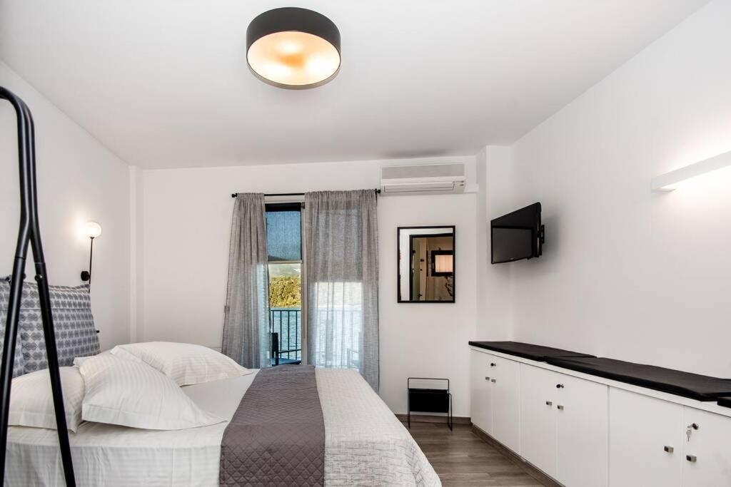 A & B Minimal Suite With Sea View In Argostoli Zewnętrze zdjęcie