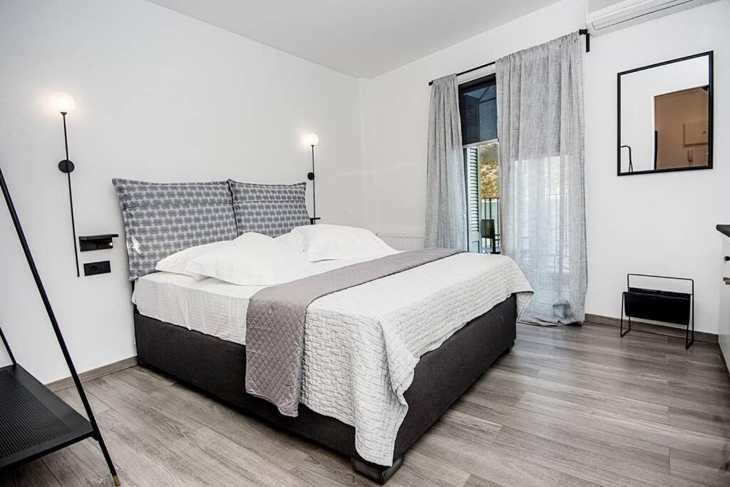 A & B Minimal Suite With Sea View In Argostoli Zewnętrze zdjęcie