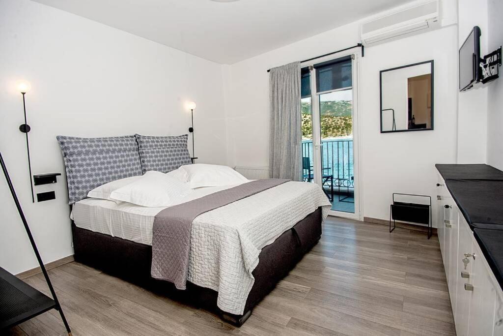 A & B Minimal Suite With Sea View In Argostoli Zewnętrze zdjęcie