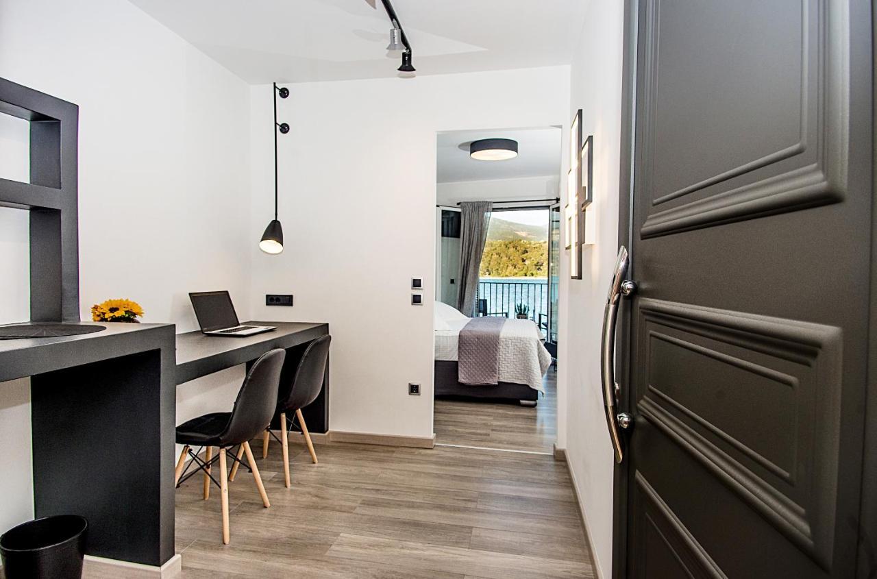 A & B Minimal Suite With Sea View In Argostoli Zewnętrze zdjęcie