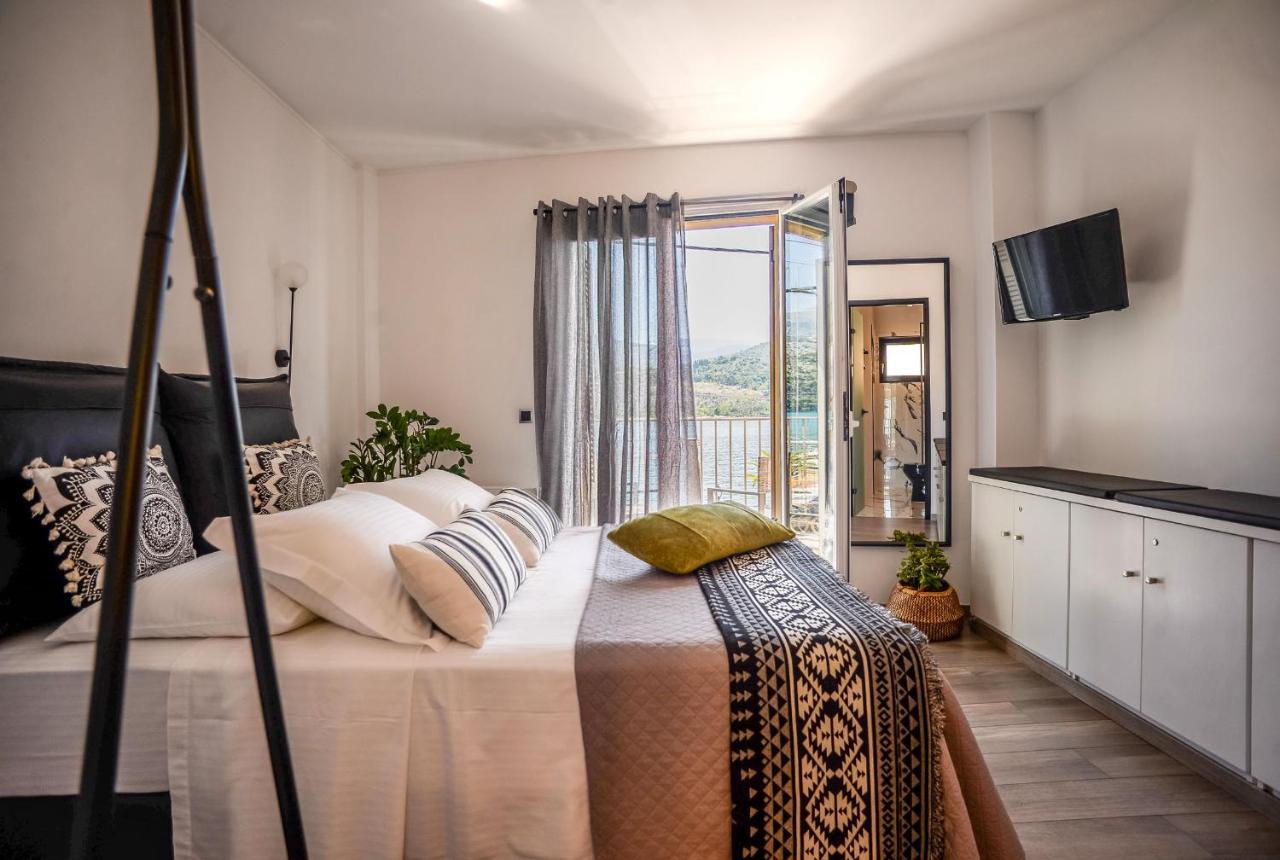 A & B Minimal Suite With Sea View In Argostoli Zewnętrze zdjęcie